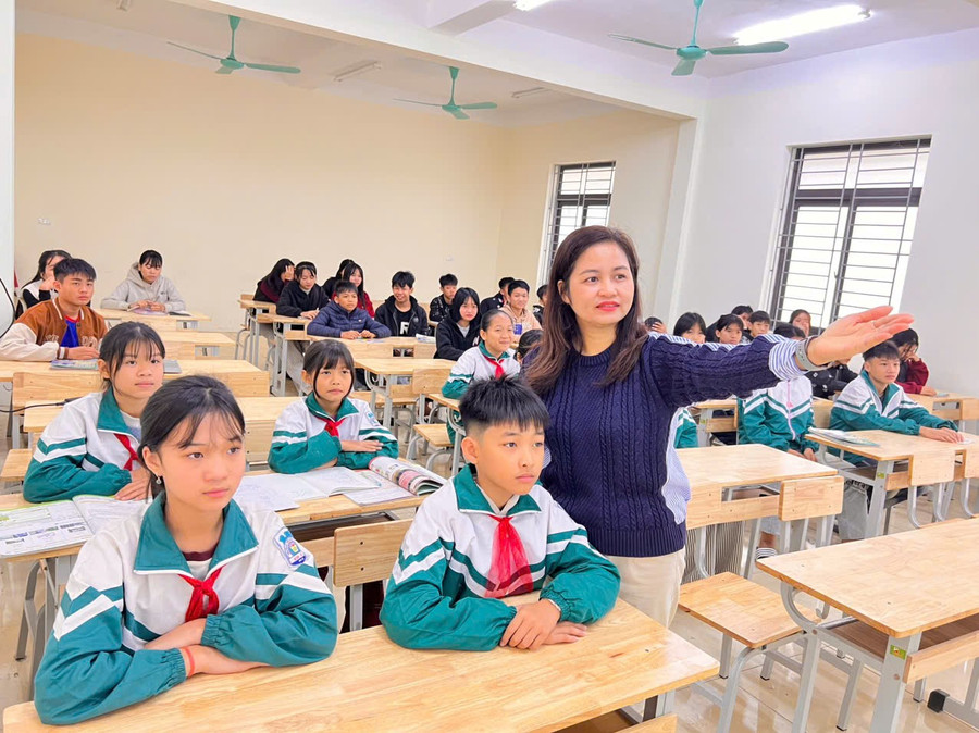 Cô giáo người Mường truyền cảm hứng cho học sinh yêu thích tiếng Anh