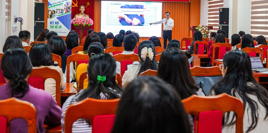 Trang bị năng lực số cho giáo viên: Tổ chức lại năng lực nghề nghiệp